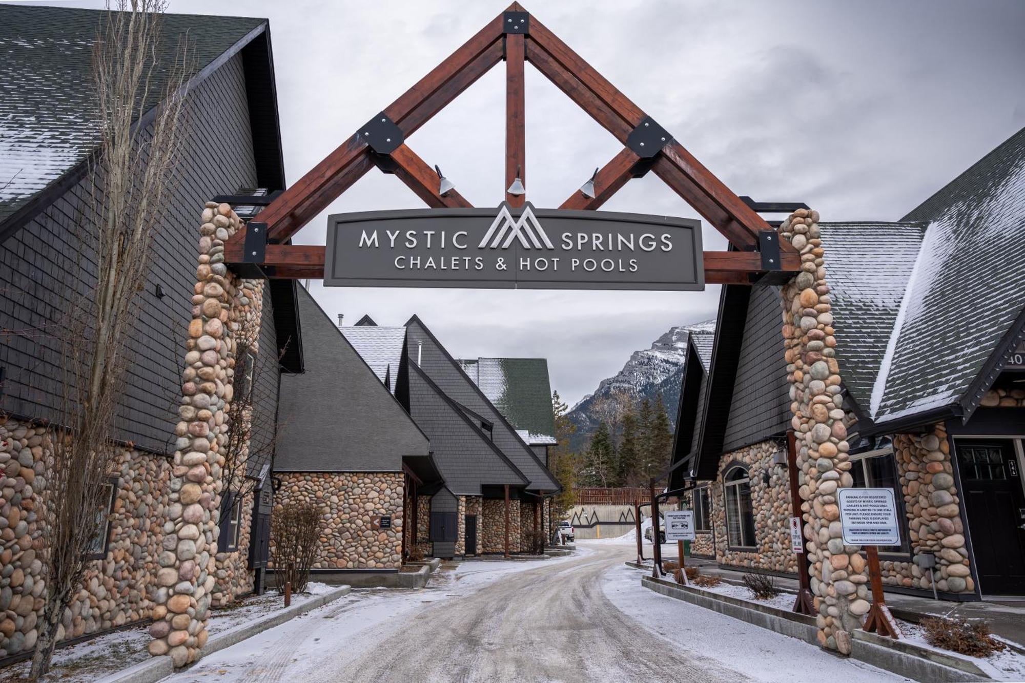Grotto Canyon Chalet Canmore Ngoại thất bức ảnh